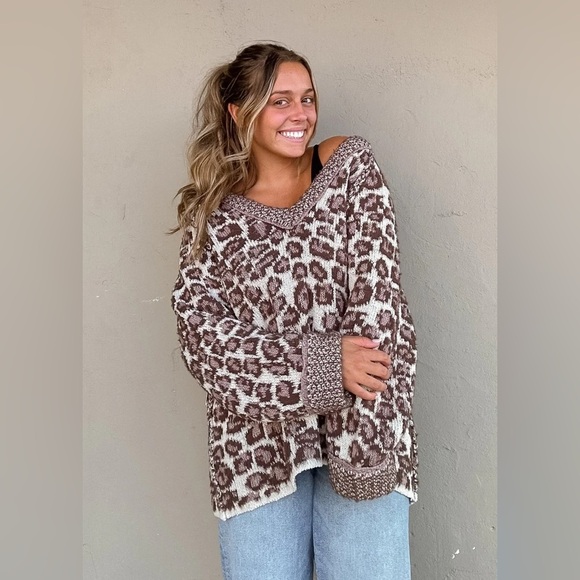 new Free People little animal v neck pullover sweater in grey antler leopard - Picture 3 of 8